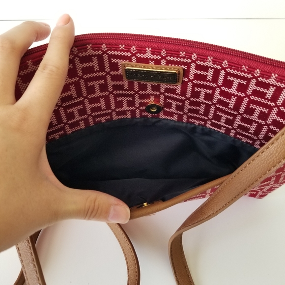 🚫SOLD🚫TommyHilfiger▪︎Crossbody Purse - Picture 8 of 13